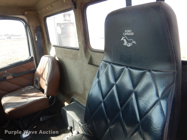 image for item DG4607 1989 Freightliner FLC112  semi truck