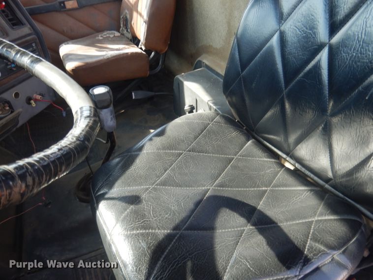 image for item DG4607 1989 Freightliner FLC112  semi truck