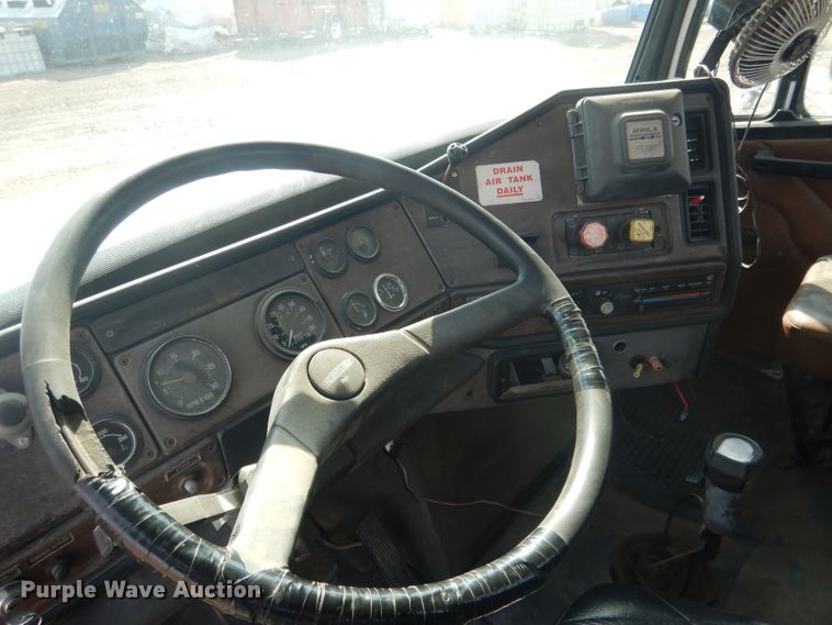 image for item DG4607 1989 Freightliner FLC112  semi truck