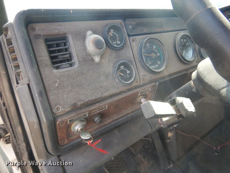 image for item DG4607 1989 Freightliner FLC112  semi truck