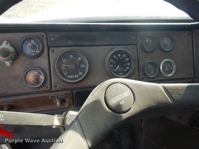 image for item DG4607 1989 Freightliner FLC112  semi truck