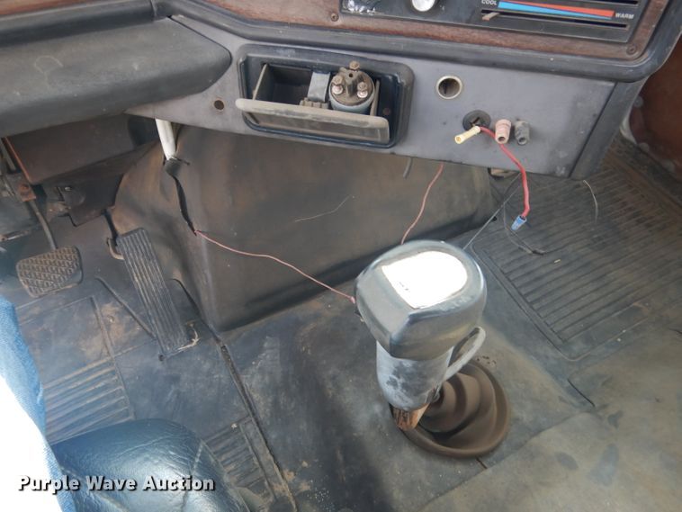 image for item DG4607 1989 Freightliner FLC112  semi truck