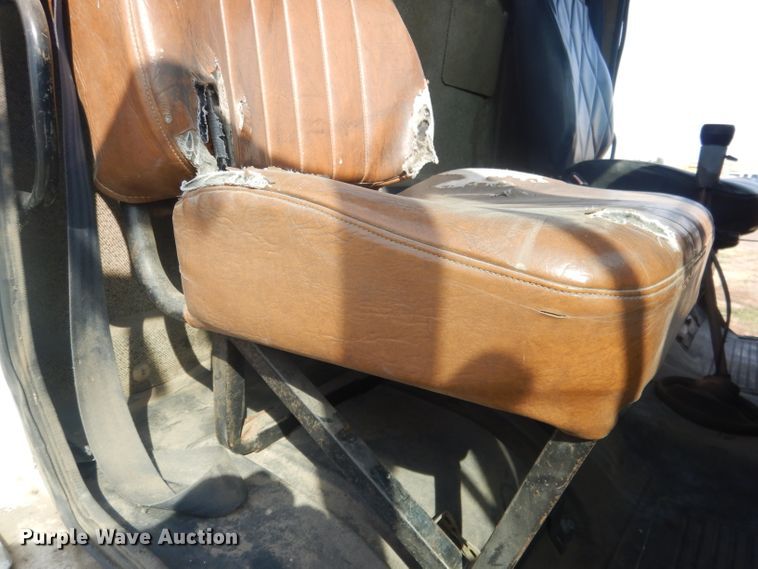 image for item DG4607 1989 Freightliner FLC112  semi truck