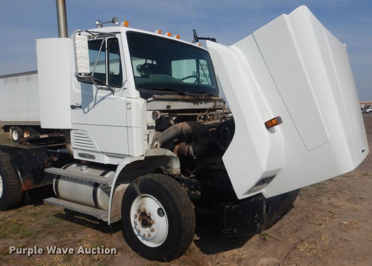 image for item DG4607 1989 Freightliner FLC112  semi truck
