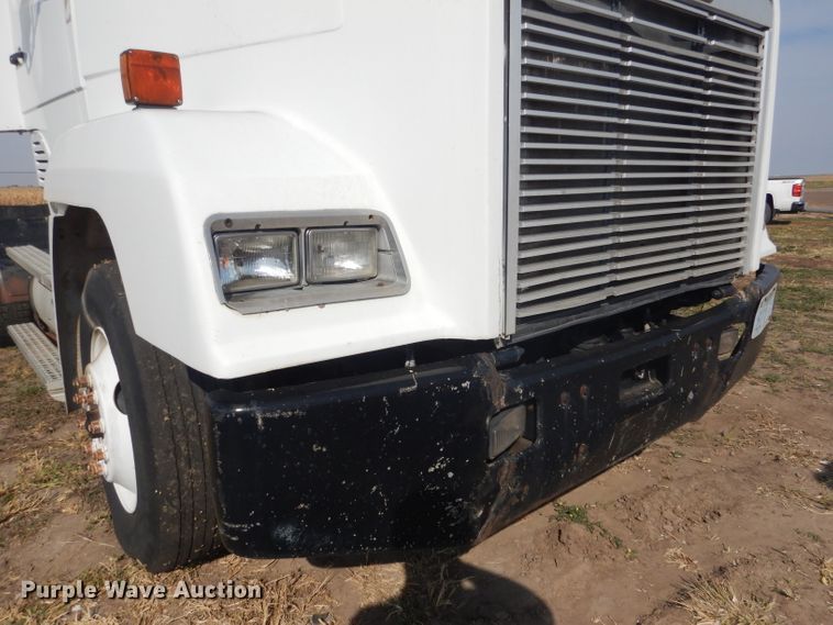 image for item DG4607 1989 Freightliner FLC112  semi truck