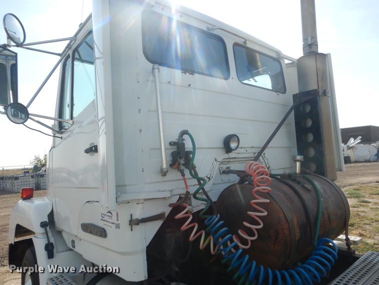 image for item DG4607 1989 Freightliner FLC112  semi truck