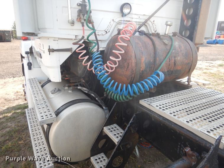 image for item DG4607 1989 Freightliner FLC112  semi truck