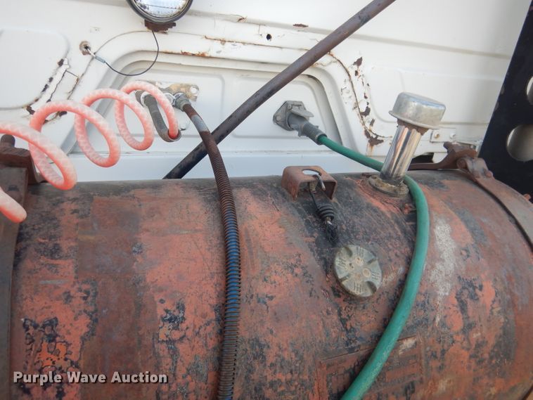 image for item DG4607 1989 Freightliner FLC112  semi truck