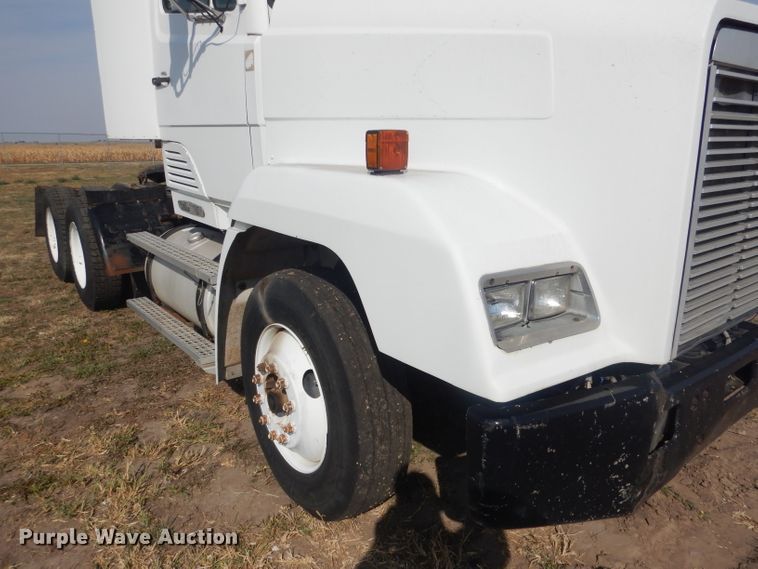 image for item DG4607 1989 Freightliner FLC112  semi truck