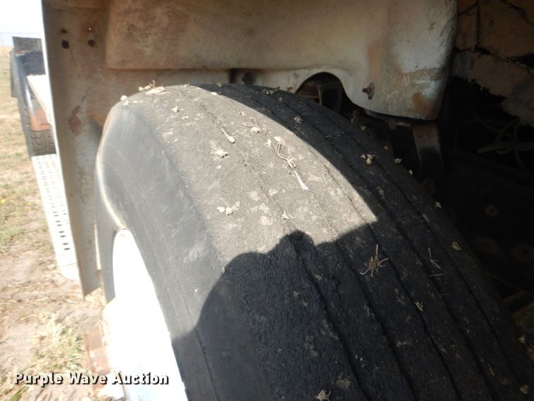 image for item DG4607 1989 Freightliner FLC112  semi truck