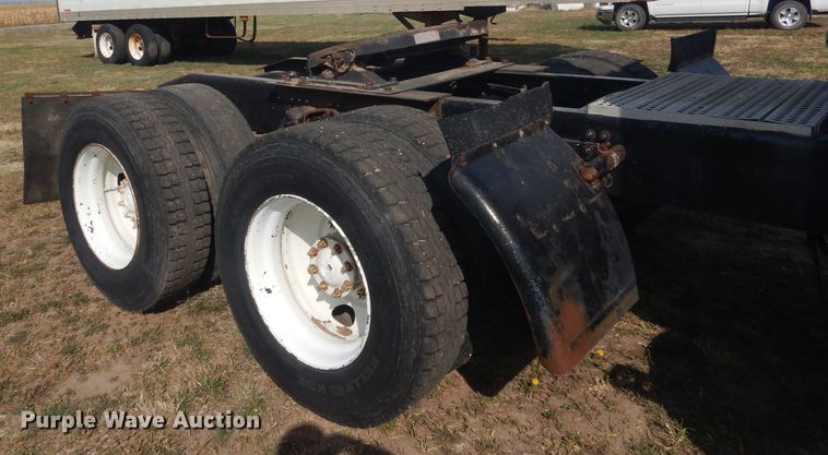 image for item DG4607 1989 Freightliner FLC112  semi truck