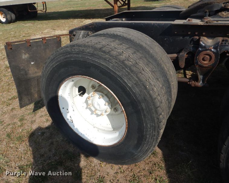 image for item DG4607 1989 Freightliner FLC112  semi truck