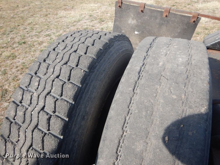 image for item DG4607 1989 Freightliner FLC112  semi truck