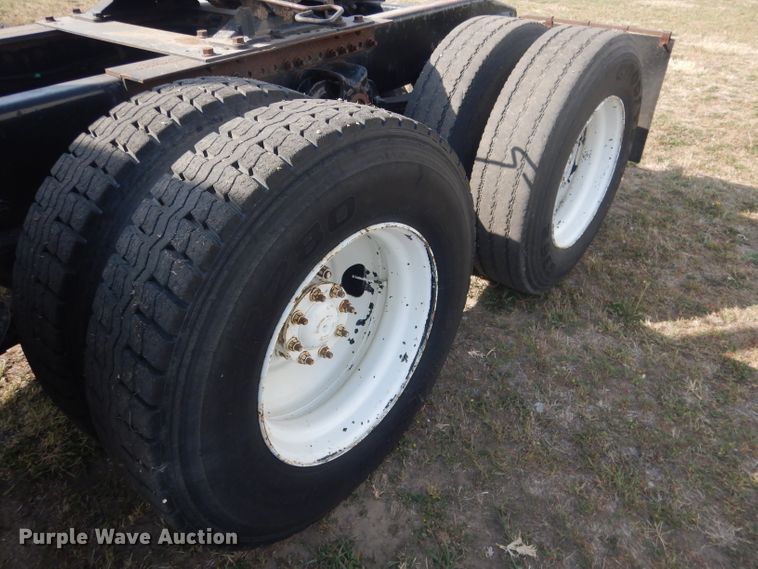 image for item DG4607 1989 Freightliner FLC112  semi truck