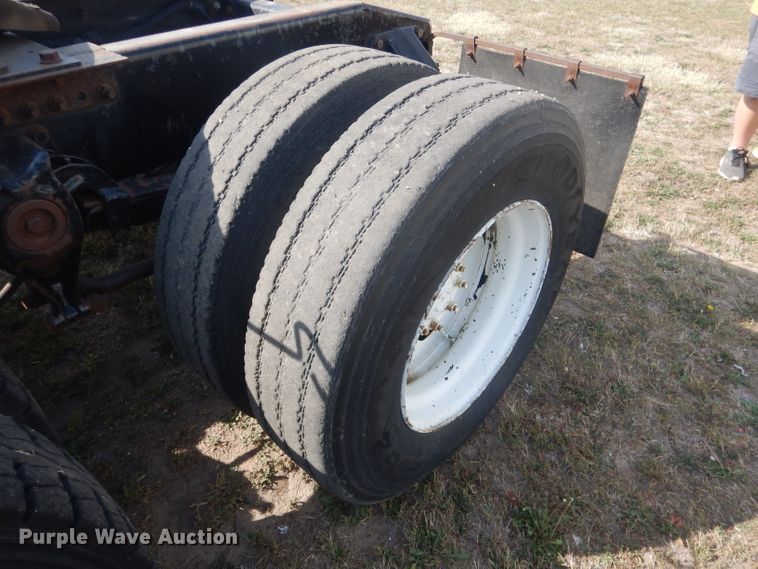 image for item DG4607 1989 Freightliner FLC112  semi truck