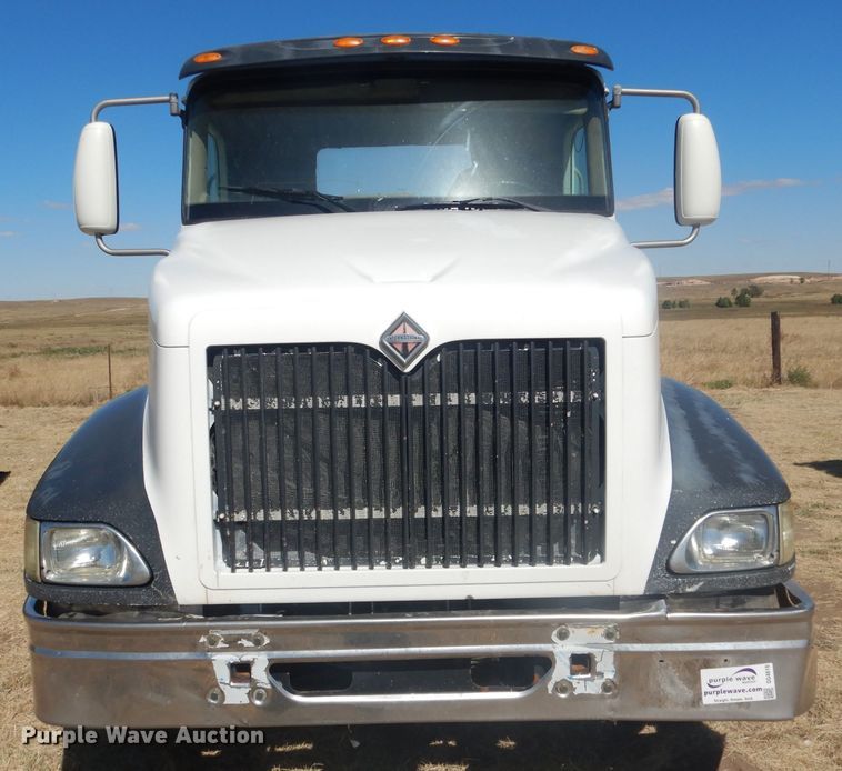 image for item DG4616 2003 International 9100i  semi truck