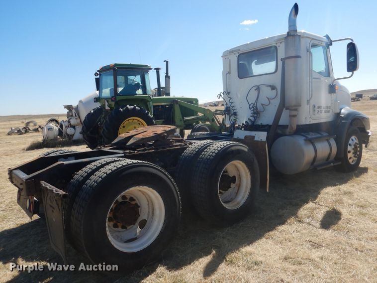 image for item DG4616 2003 International 9100i  semi truck