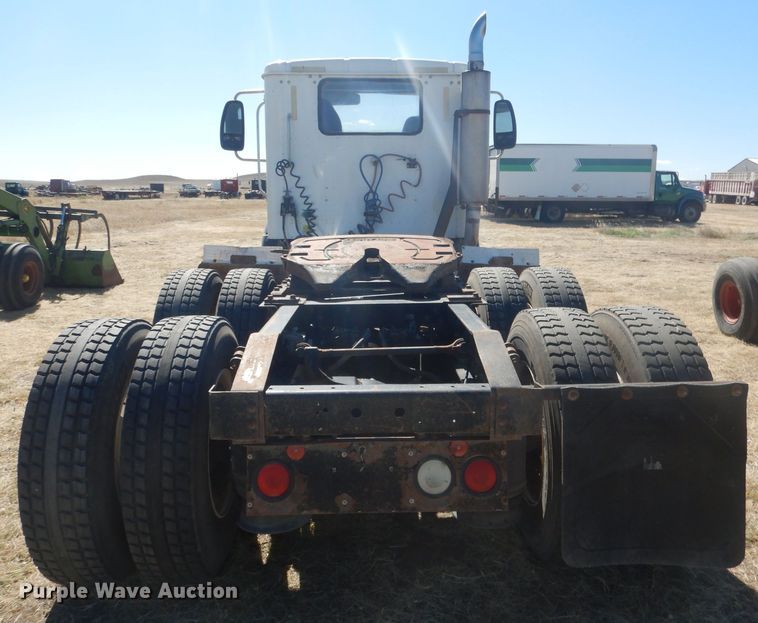 image for item DG4616 2003 International 9100i  semi truck