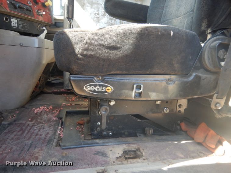 image for item DG4616 2003 International 9100i  semi truck