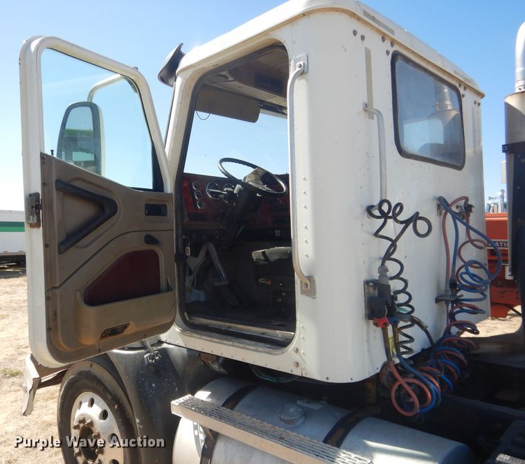 image for item DG4616 2003 International 9100i  semi truck