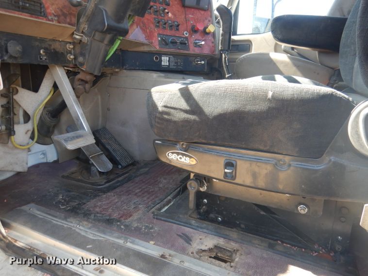 image for item DG4616 2003 International 9100i  semi truck