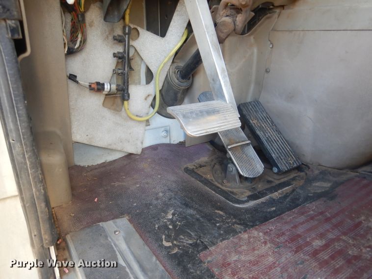 image for item DG4616 2003 International 9100i  semi truck