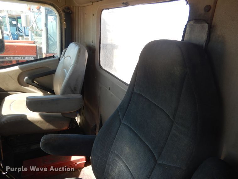 image for item DG4616 2003 International 9100i  semi truck