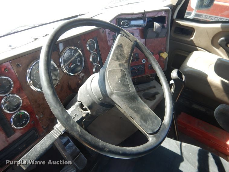 image for item DG4616 2003 International 9100i  semi truck