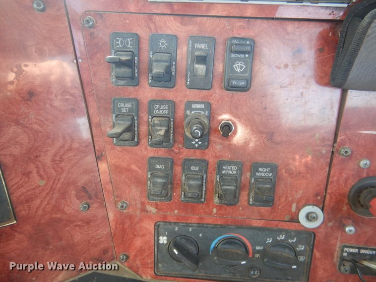 image for item DG4616 2003 International 9100i  semi truck