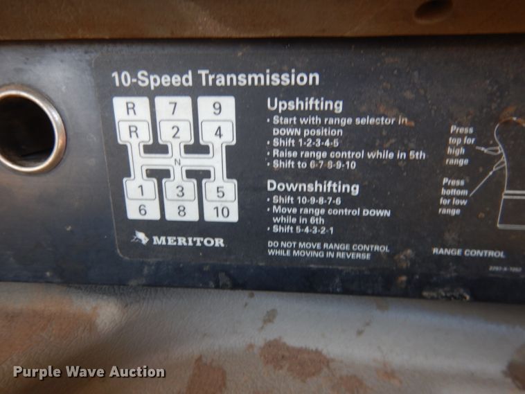 image for item DG4616 2003 International 9100i  semi truck