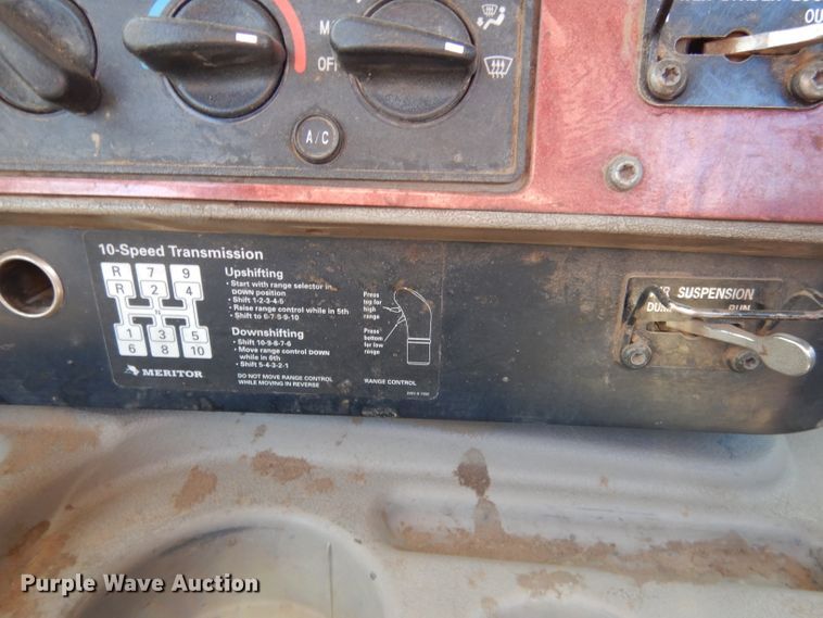 image for item DG4616 2003 International 9100i  semi truck