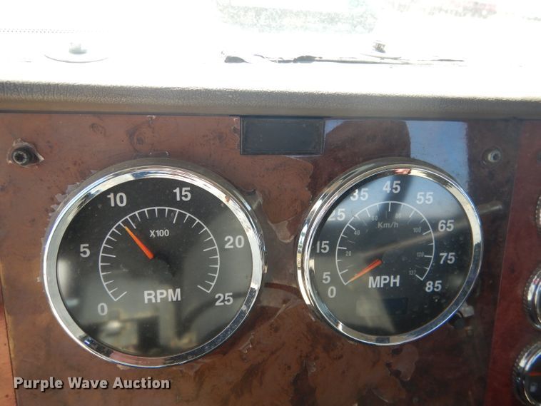 image for item DG4616 2003 International 9100i  semi truck