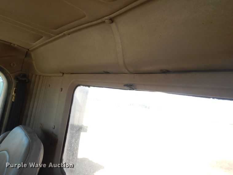 image for item DG4616 2003 International 9100i  semi truck