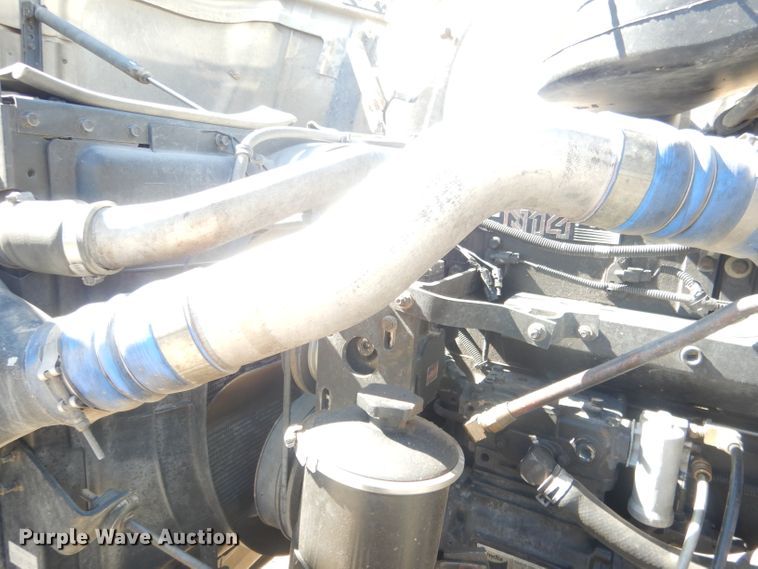 image for item DG4616 2003 International 9100i  semi truck