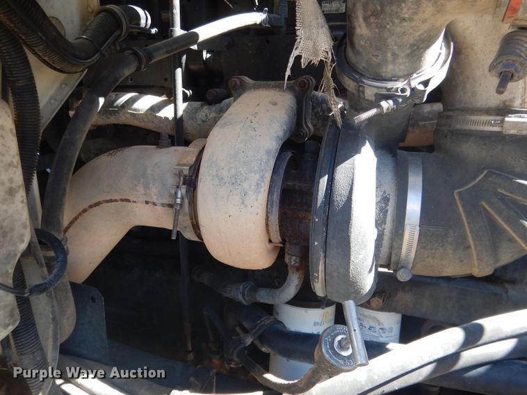 image for item DG4616 2003 International 9100i  semi truck