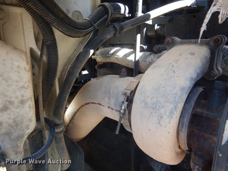 image for item DG4616 2003 International 9100i  semi truck