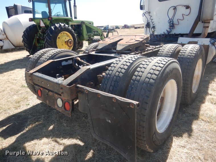 image for item DG4616 2003 International 9100i  semi truck