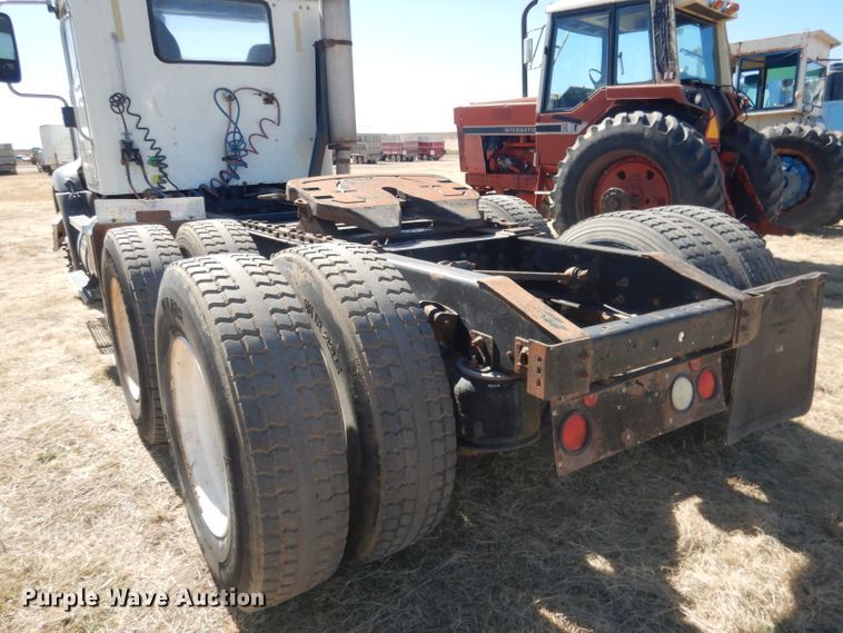 image for item DG4616 2003 International 9100i  semi truck