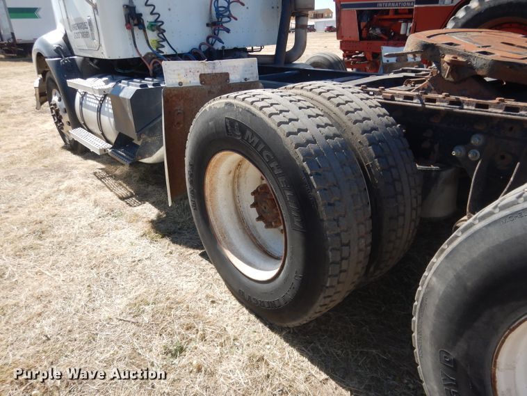 image for item DG4616 2003 International 9100i  semi truck