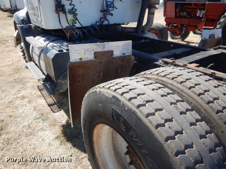 image for item DG4616 2003 International 9100i  semi truck