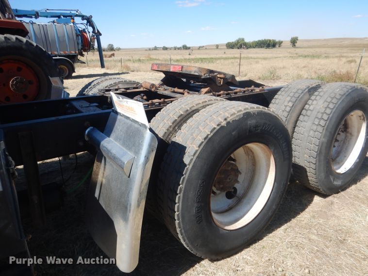 image for item DG4616 2003 International 9100i  semi truck