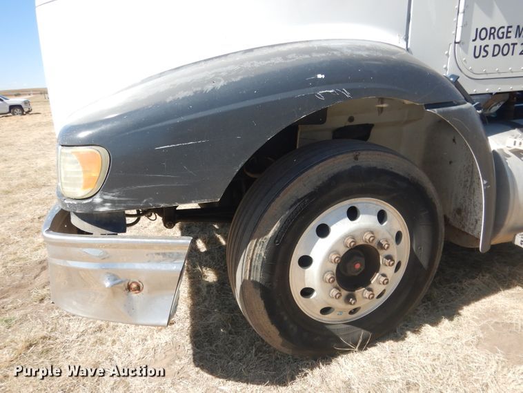 image for item DG4616 2003 International 9100i  semi truck