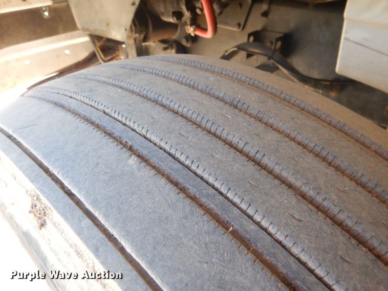 image for item DG4616 2003 International 9100i  semi truck