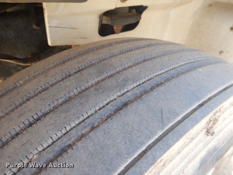 image for item DG4616 2003 International 9100i  semi truck