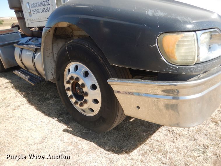 image for item DG4616 2003 International 9100i  semi truck