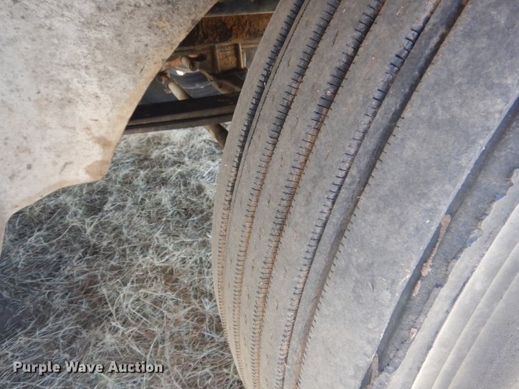 image for item DG4616 2003 International 9100i  semi truck