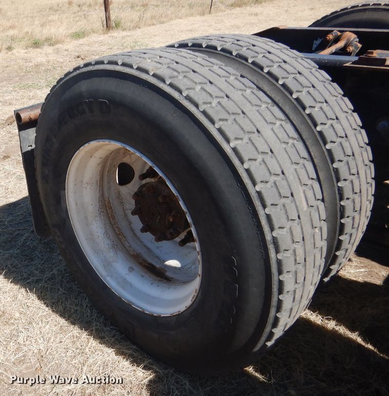 image for item DG4616 2003 International 9100i  semi truck