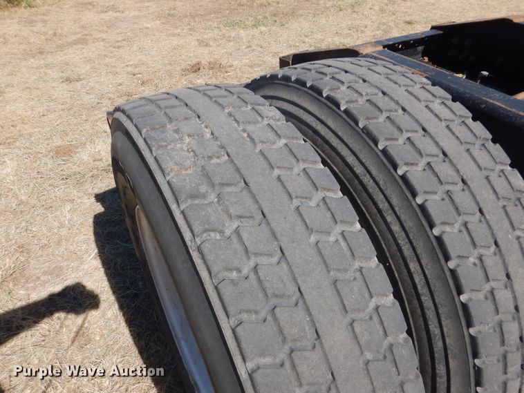 image for item DG4616 2003 International 9100i  semi truck