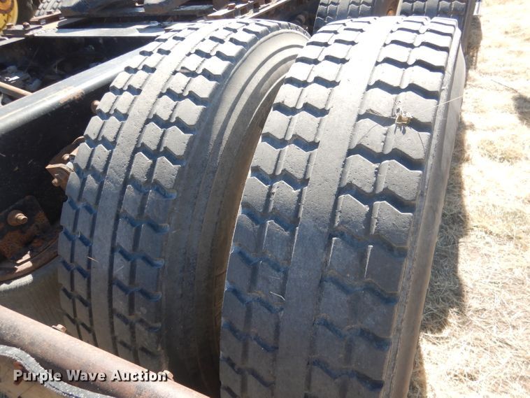 image for item DG4616 2003 International 9100i  semi truck