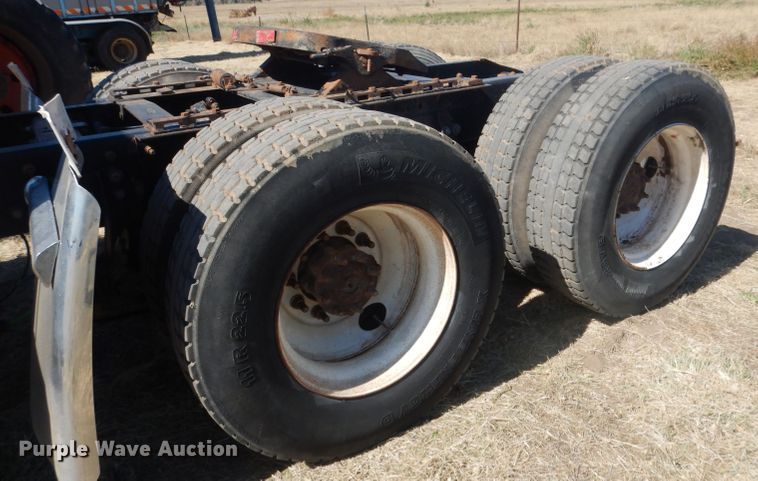 image for item DG4616 2003 International 9100i  semi truck